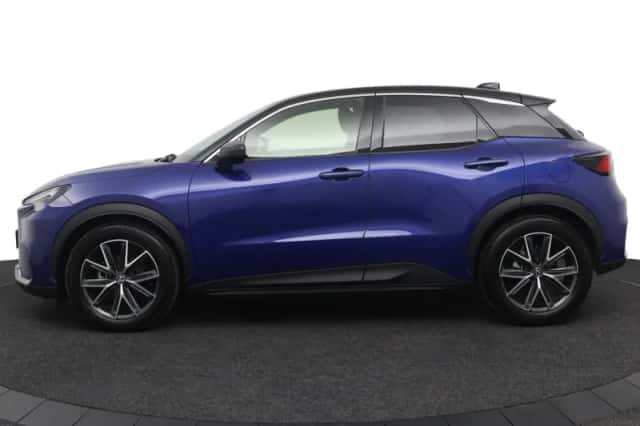 Lexus LBX (2024) thumbnail 3