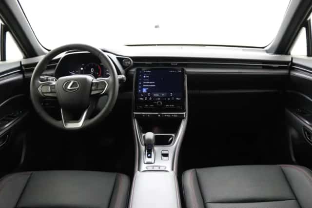 Lexus LBX (2024) thumbnail 4