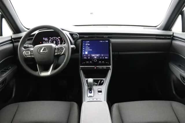 Lexus LBX (2025) thumbnail 4