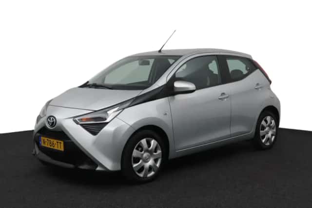 Toyota Aygo (2022) thumbnail 1