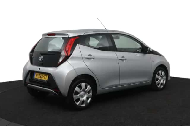 Toyota Aygo (2022) thumbnail 2