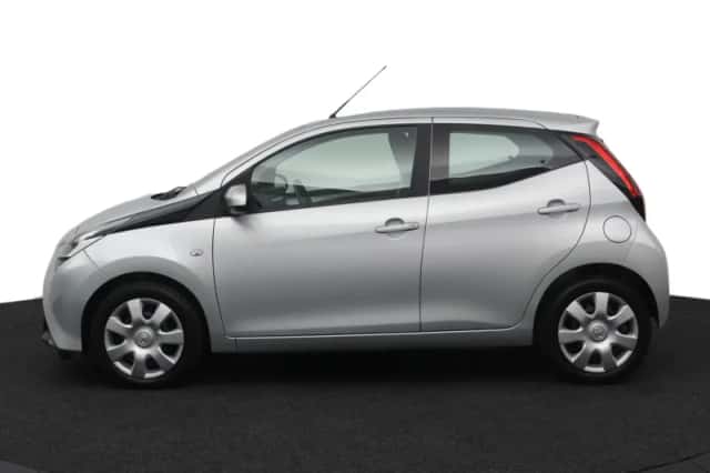 Toyota Aygo (2022) thumbnail 3