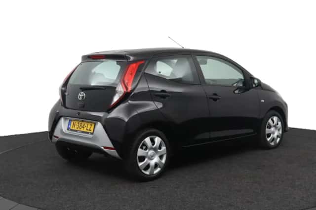 Toyota Aygo (2021) thumbnail 2