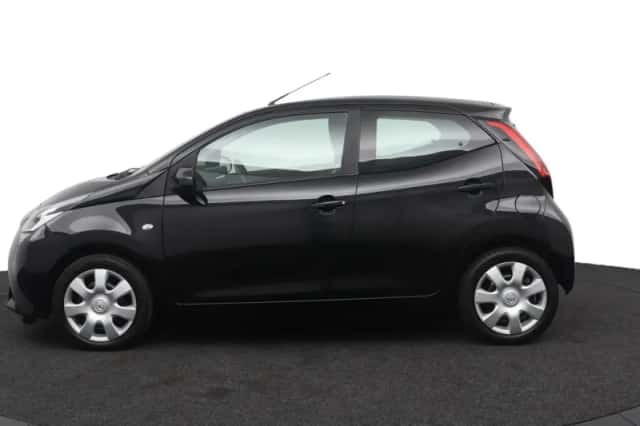 Toyota Aygo (2021) thumbnail 3