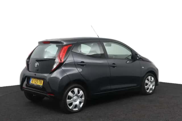 Toyota Aygo (2021) thumbnail 2