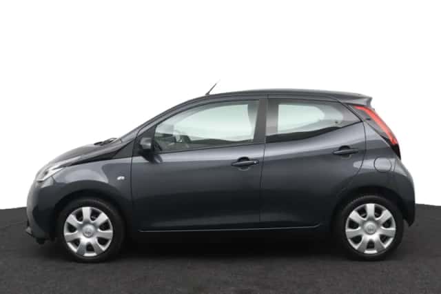 Toyota Aygo (2021) thumbnail 3