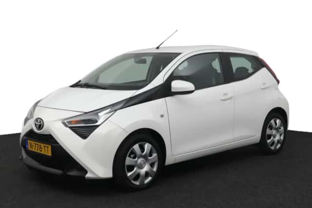 Toyota Aygo (2022) thumbnail 1