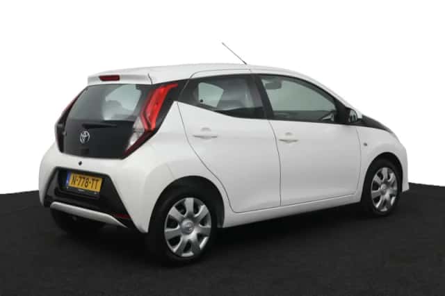 Toyota Aygo (2022) thumbnail 2