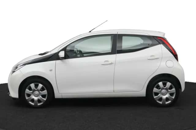 Toyota Aygo (2022) thumbnail 3