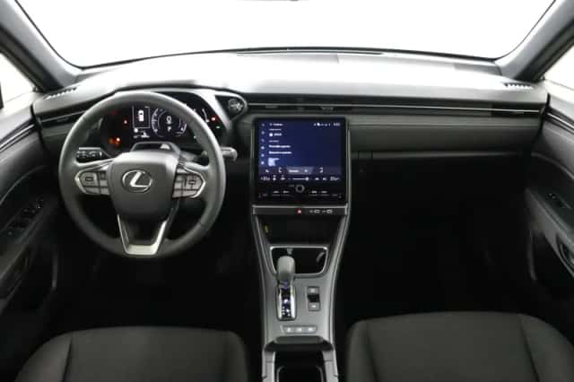 Lexus LBX (2025) thumbnail 4