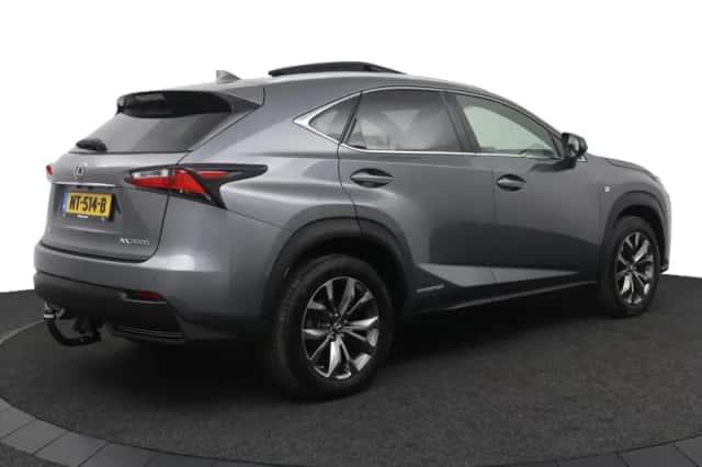 Lexus NX (2015) thumbnail 2