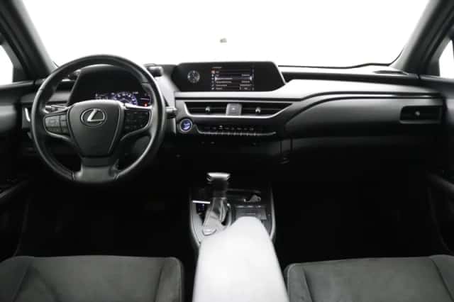 Lexus UX (2020) thumbnail 4