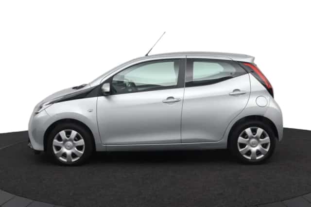 Toyota Aygo (2021) thumbnail 3