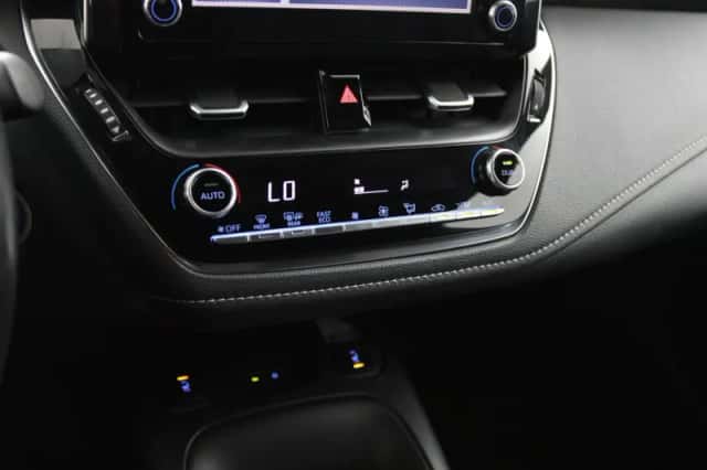 Toyota Corolla (2021) thumbnail 2