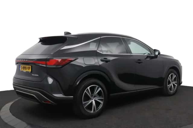 Lexus RX (2023) thumbnail 2