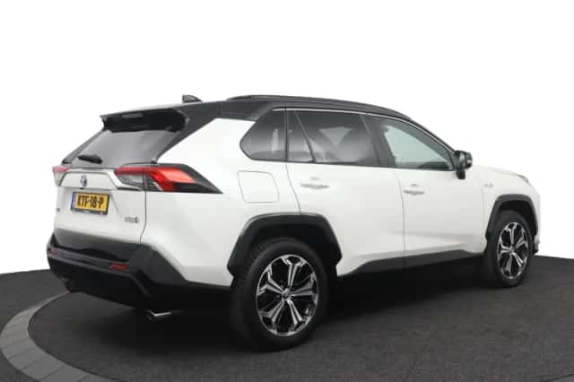Toyota RAV4 (2021) thumbnail 2
