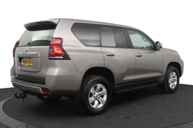 Toyota Land Cruiser (2021) thumbnail 2