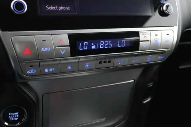 Toyota Land Cruiser (2021) thumbnail 6