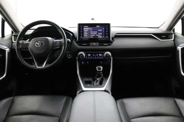 Toyota RAV4 (2021) thumbnail 4