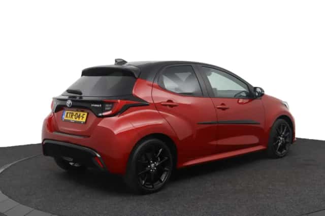 Toyota Yaris (2022) thumbnail 2