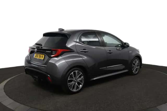 Toyota Yaris (2021) thumbnail 2