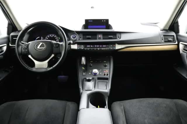 Lexus CT (2015) thumbnail 4