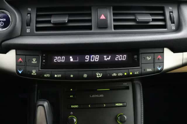 Lexus CT (2015) thumbnail 6