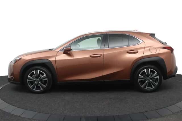 Lexus UX (2024) thumbnail 3