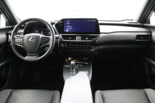 Lexus UX (2024) thumbnail 4