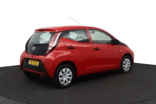 Toyota Aygo (2017) thumbnail 2