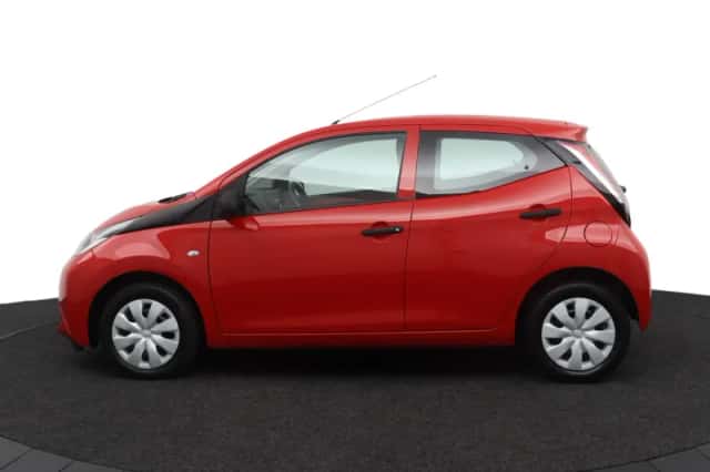 Toyota Aygo (2017) thumbnail 3