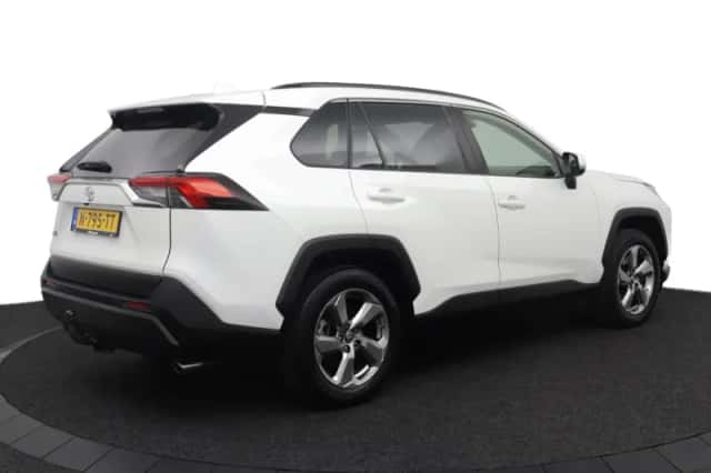 Toyota RAV4 (2022) thumbnail 2