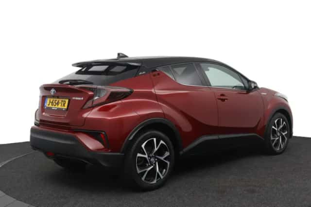 Toyota C-HR (2019) thumbnail 2