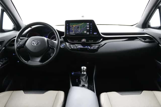 Toyota C-HR (2019) thumbnail 4