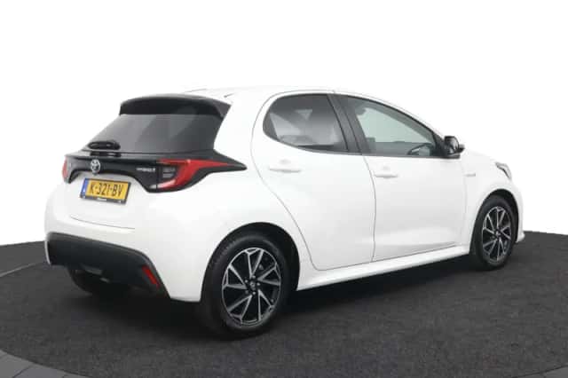 Toyota Yaris (2020) thumbnail 2