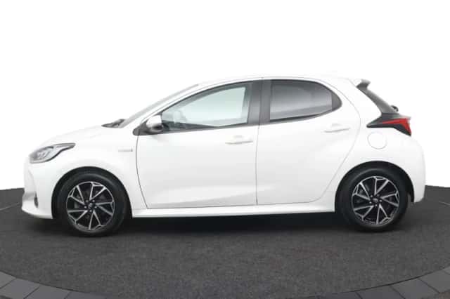 Toyota Yaris (2020) thumbnail 3