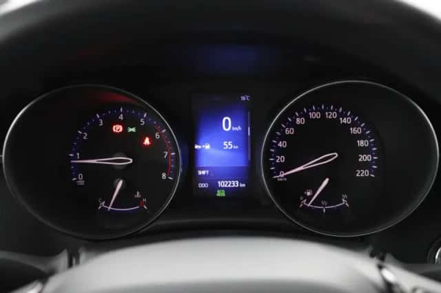 Toyota C-HR (2017) thumbnail 6