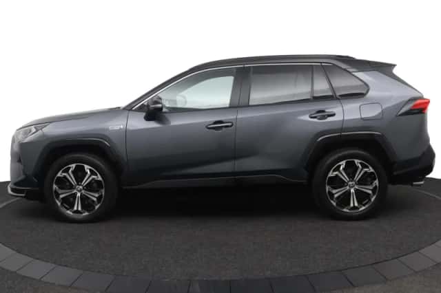 Toyota RAV4 (2021) thumbnail 3
