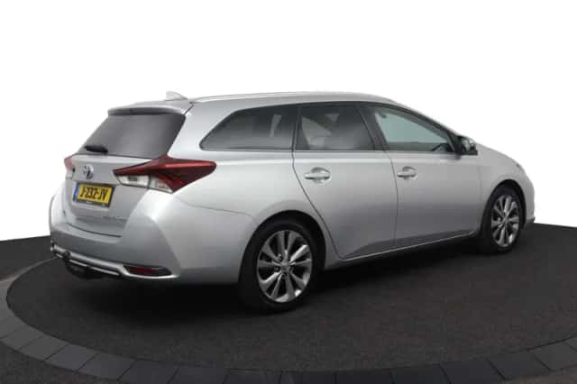 Toyota Auris (2017) thumbnail 2