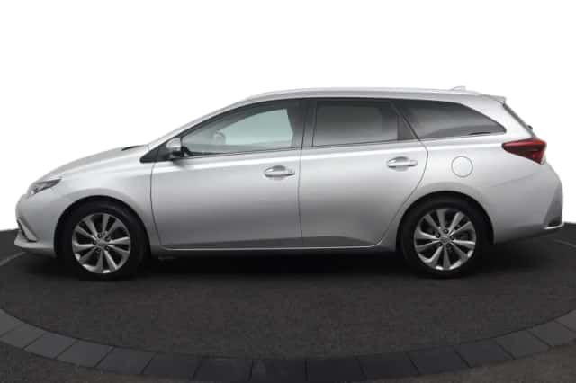 Toyota Auris (2017) thumbnail 3