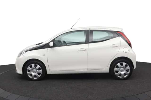 Toyota Aygo (2021) thumbnail 3