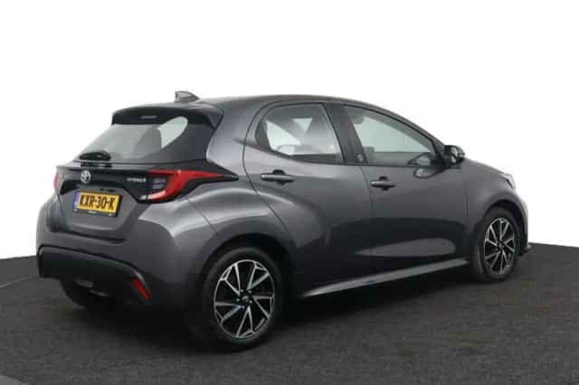 Toyota Yaris (2023) thumbnail 2