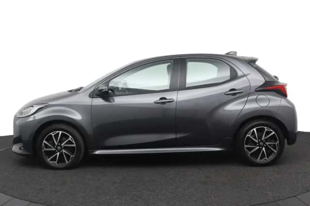 Toyota Yaris (2023) thumbnail 3