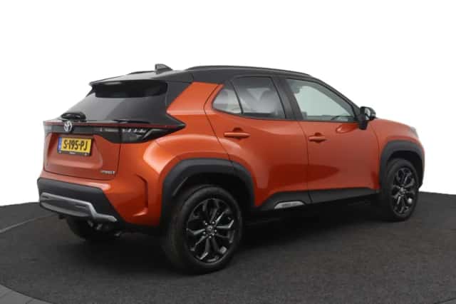 Toyota Yaris Cross (2023) thumbnail 2