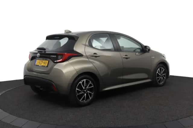 Toyota Yaris (2020) thumbnail 2
