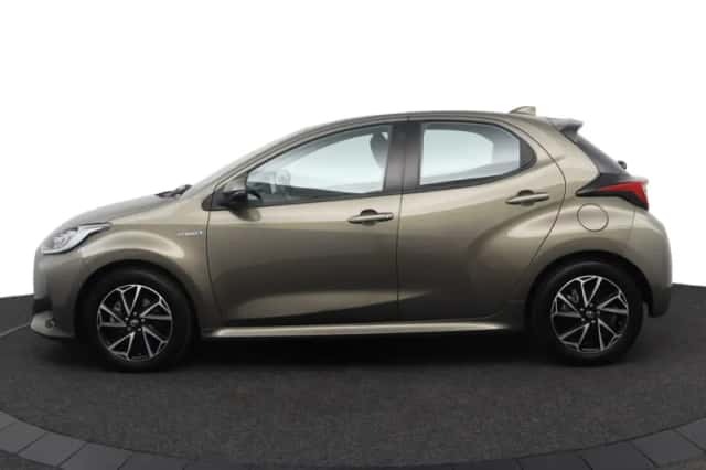 Toyota Yaris (2020) thumbnail 3
