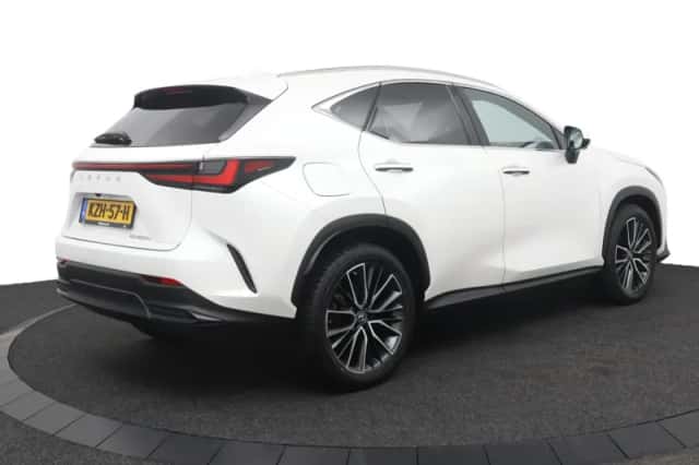 Lexus NX (2022) thumbnail 2