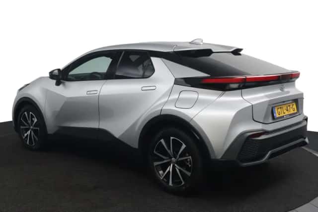 Toyota C-HR (2024) thumbnail 3