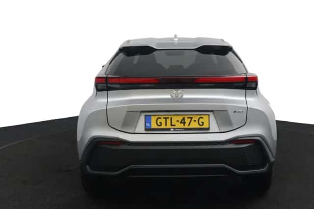 Toyota C-HR (2024) thumbnail 4
