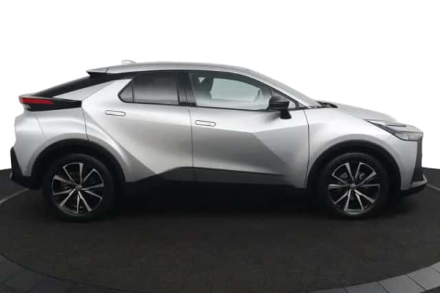 Toyota C-HR (2024) thumbnail 6